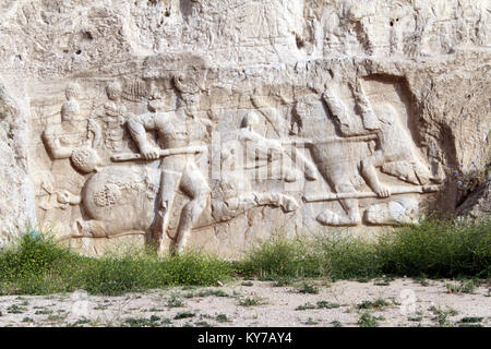 Bas-relief sur la paroi de la tombe royale à Naqsh-e Rostam, Iran Banque D'Images