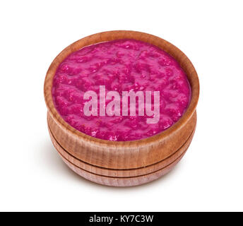 Sauce au raifort rouge avec de la betterave en bol isolé sur fond blanc Banque D'Images