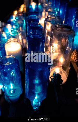 AURA light show, avant, pendant et après, dans la Basilique Notre-Dame dans le vieux Montréal, Québec Canada. Banque D'Images