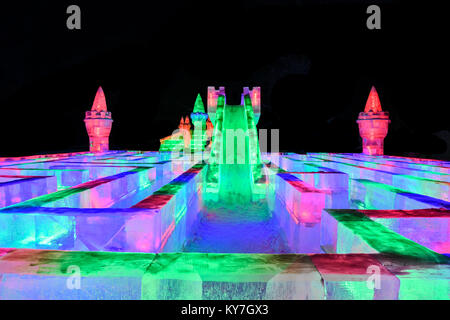 Harbin Ice Festival couleurs 2018 nuit illuminations et fun Banque D'Images