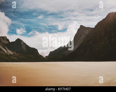 Plage Horseid paysage en Norvège Lofoten islands scenic view été Voyage paysage nature sauvage Banque D'Images