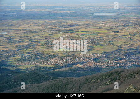 France Pyrénées Orientales villages de la plaine du Roussillon vu depuis les hauteurs du massif des Albères Banque D'Images
