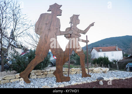 Les randonneurs,ossature,statue,randonnées,waymark,chemin,Grande Randonnee,GR,randonnée pédestre,randonnée,Quillan,ville,Aude,Sud,de,France,europe,europe,long,distance Banque D'Images