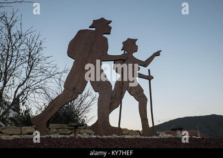 Les randonneurs,ossature,statue,randonnées,waymark,chemin,Grande Randonnee,GR,randonnée pédestre,randonnée,Quillan,ville,Aude,Sud,de,France,europe,europe,long,distance Banque D'Images