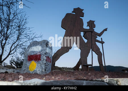 Les randonneurs,ossature,statue,randonnées,waymark,chemin,Grande Randonnee,GR,randonnée pédestre,randonnée,Quillan,ville,Aude,Sud,de,France,europe,europe,long,distance Banque D'Images