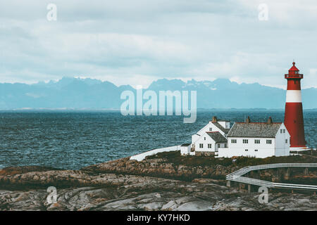 Tranoy Norvège Phare mer et montagne Paysage sur fond de paysage Voyage Scandinavie Banque D'Images