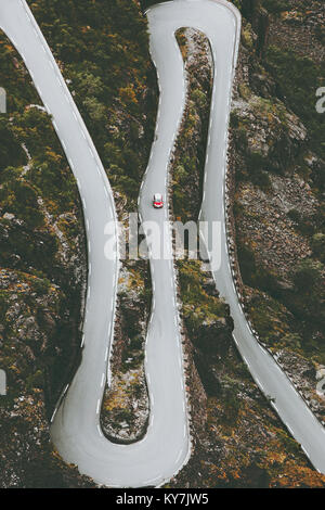 Route Trollstigen en Norvège voyage scandinave serpentine landmarks vue aérienne Banque D'Images