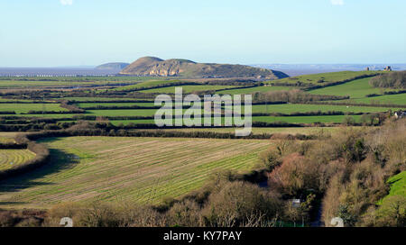 Les valeurs aberrantes de Mendip & Brean Down Steep Holm avec le canal de Bristol et Barry dans la distance vu de Purn Hill, Bleadon, Somerset Banque D'Images