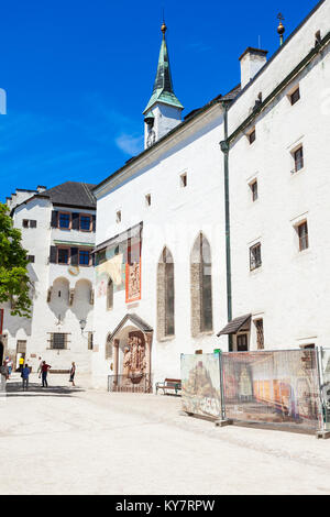 Salzbourg, Autriche - le 19 mai 2017 : le château de Hohensalzburg cour intérieure vers le Hohe Stock et Saint Georges Chapelle dans Salzburg City, Autriche Banque D'Images