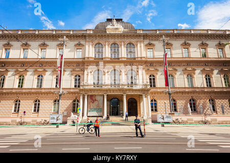 INNSBRUCK, Autriche - 21 MAI 2017 : Le Musée de l'État du Tyrol (Tiroler Landesmuseum Ferdinandeum) est situé à Innsbruck, la capitale du Tyrol en Banque D'Images