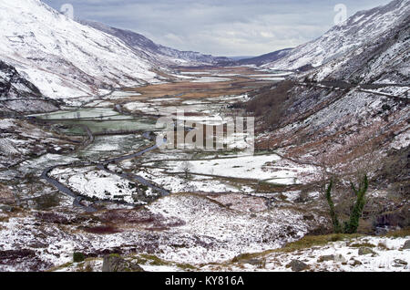 Nant Ffrancon est la vallée de la rivière Afon ou Ogwen. Cette fonctionnalité glaciaire se trouve entre les plages de Carneddau Glyderau et la région de Snowdonia. Banque D'Images