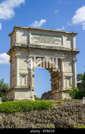 L'Arc de Titus est un 1e siècle honorific arch, situé sur la Via Sacra, Rome, Italie, juste au sud-est du Forum Romanum Banque D'Images