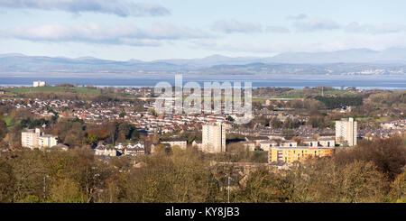 Lancaster, Angleterre, Royaume-Uni - 12 novembre 2017 : les rues de la région de Lancaster, avec la baie de Morecambe et les montagnes du Lake District, vu de derrière Banque D'Images