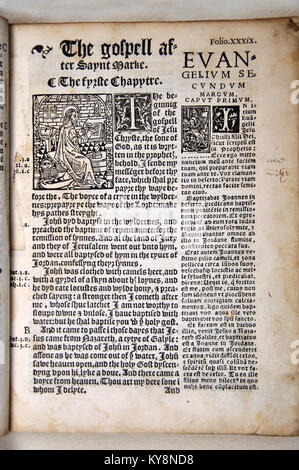 Page de titre de l'Évangile de Marc dans William Tyndale's 1538 édition du Nouveau Testament en anglais, qui a montré le texte anglais et le texte latin d'Érasme. À partir de la Collection des livres rares Reed à Dunedin, Nouvelle-Zélande. Banque D'Images