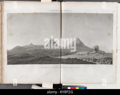 Vue générale des pyramides de Memphis et du Sphinx au coucher du soleil, montrant les structures et le paysage environnant en Egypte Banque D'Images