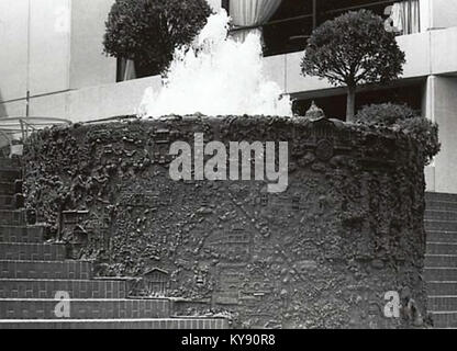 Ruth Asawa's San Francisco Fountain est une installation d'art public à San Francisco, mettant en évidence son approche distinctive de la sculpture et du design, mettant l'accent sur la forme et la composition spatiale. Banque D'Images
