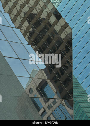 images abstraites des murs de verre et des réflexions Banque D'Images