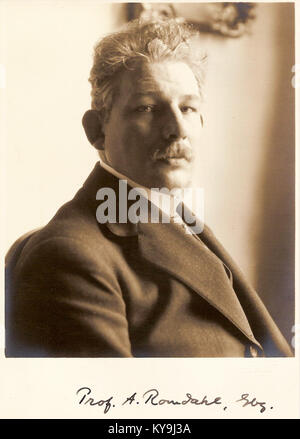 Le portrait signé par Axel Romdahl représente le portrait suédois, montrant le style, la signature et les techniques de l'artiste pour capturer des ressemblances individuelles. Banque D'Images