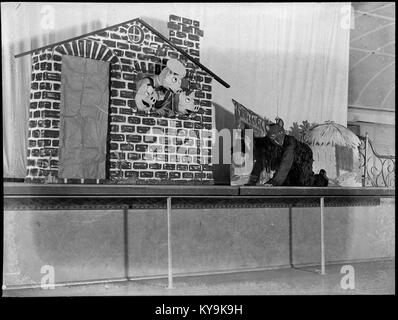 Production de 'trois petits cochons' à l'Albert Salle d'amusement, Leichhardt (4009415789) Banque D'Images