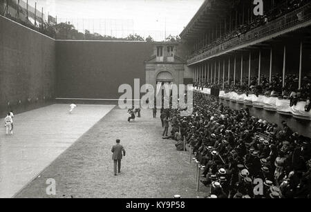Partido de remonte en el frontón Jai Alai (2 de 7) - Fondo Car-Kutxa Fototeka Banque D'Images