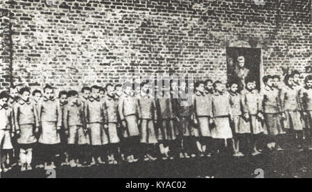 Les enfants polonais en Nazi-German Dzierżązna en camp de travail Banque D'Images