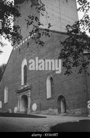 Cathédrale de Strängnäs en Suède, photographiée pour la collection KMB, mettant en évidence son style architectural gothique, son importance historique et son patrimoine culturel dans l'histoire ecclésiastique suédoise. Banque D'Images