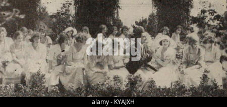 Seven Years Bad Luck (1921) est un film de comédie muet mettant en vedette Max Linder, dépeignant des mésaventures humoristiques et leurs conséquences. Banque D'Images