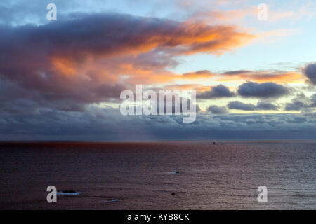 Un coucher de soleil d'hiver au cap Lizard, le point le plus au sud sur le continent britannique à Cornwall, England, UK Banque D'Images