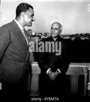 Nasser d'assister à un dîner de travail à l'ambassade de l'Inde au Caire en l'honneur du Premier Ministre indien Jawaharlal Nehru (06) Banque D'Images