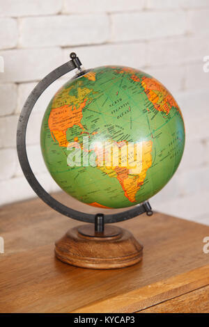 Look Vintage desktop globe montrant les Amériques Banque D'Images