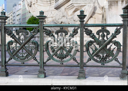 Balustrades métalliques décoratifs au monument du Marquis de Pombal, Lisbonne, Portugal Banque D'Images