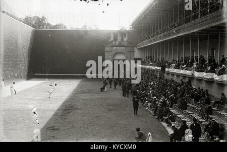 Partido de remonte en el frontón jai-alai (2 de 3) - Fondo Car-Kutxa Fototeka Banque D'Images