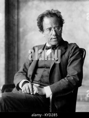 Portrait du compositeur autrichien Gustav Mahler réalisé par le photographe Moritz Nähr, documentant l'un des principaux compositeurs symphoniques de l'époque romantique tardive et de sa période culturelle Banque D'Images