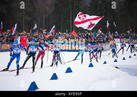 Inzell, Allemagne. 14Th Jan, 2018. Les biathlètes lancement de la Men's 15km départ groupé à la concurrence de la Coupe du monde de Biathlon IBU BMW à Ruhpolding. (Photo crédit : Gonzales Photo/Alamy Live News Banque D'Images