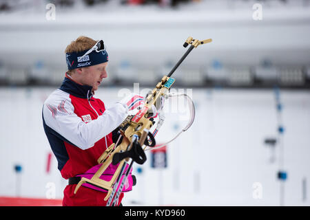 Inzell, Allemagne. 14Th Jan, 2018. Johannes Thingnes Boe de la Norvège (2) avant la formation d'hommes 15km départ groupé à la concurrence de la Coupe du monde de Biathlon IBU BMW à Ruhpolding. (Photo crédit : Gonzales Photo/Alamy Live News Banque D'Images