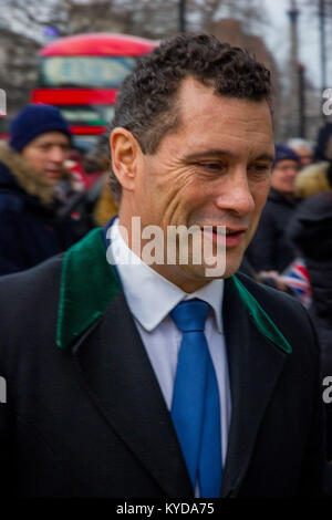 Downing Street, Westminster, London, UK. 14Th Jan, 2018. Ancien membre de l'UKIP Steven Woolfe s'adresse à un groupe de partisans Pro Brexit en face des portes de Downing Street. Un seul partisan a tenté de perturber encore la réunion. Credit : Alan Fraser/Alamy Live News Banque D'Images