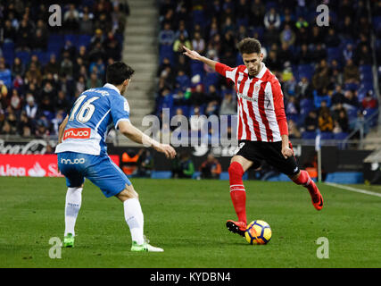 Cornella (Espagne). 14Th Jan, 2018. pendant le match de la Liga entre l'Espanyol et Athletic de Bilbao a joué au Stade RCDE. (16) Javi López (defensa) et (3) Saborit. Credit : Joan Gosa Badia/Alamy Live News Live News Banque D'Images