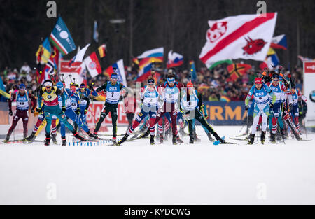 Inzell, Allemagne. 14Th Jan, 2018. Les biathlètes effectuees au cours du départ en masse des hommes (15 km) de l'événement de la Coupe du monde à l'arène Chiemgau à Ruhpolding, Allemagne, 14 janvier 2018. Crédit : Sven Hoppe/dpa/Alamy Live News Banque D'Images