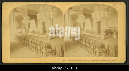 Photographie stéréoscopique du State Dining Room de la Maison Blanche, Washington D.C. par Kilburn Brothers. L'image montre le design intérieur élégant et l'ameublement utilisés pour les réceptions officielles et les événements d'état. Banque D'Images