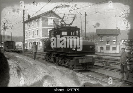 Tren eléctrico en la Estación del Topo de Errenteria (1 de 3) - Fondo Car-Kutxa Fototeka Banque D'Images