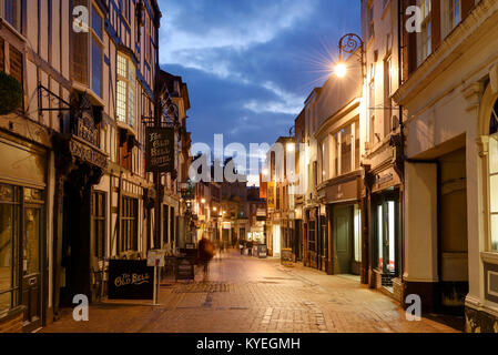 Sadler Gate dans la nuit dans le centre-ville de Derby UK Banque D'Images