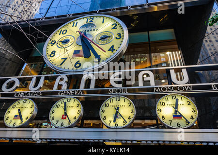 Horloges dans le Tourneau Building à New York, USA Banque D'Images