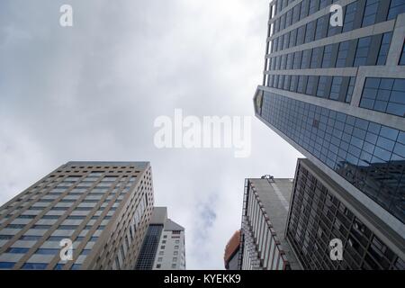 Vue sur le bâtiment du centre de l'AA et ses environs quartier d'affaires de Victoria et Albert rue au centre-ville d'Auckland, Nouvelle-Zélande, le 10 octobre 2017. () Banque D'Images