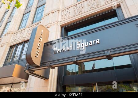 L'emblématique bâtiment Mid-Market au 1355 Market Street, San Francisco de l'accueil de l'administration centrale de l'entreprise la technologie Microsoft, dans le South of Market (SoMa) quartier de San Francisco, Californie, 13 octobre 2017. SoMa est connu pour avoir la plus forte concentration d'entreprises technologiques et d'entreprises d'une région à l'échelle mondiale. () Banque D'Images