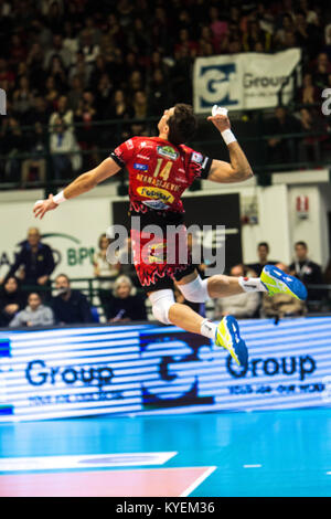 Alexandar Atanasijeciv # 14 fait concurrence au cours d'un match entre le Groupe GI1 Monza v Sir Safety Pérouse Conad (Photo par Mairo Cinquetti/Pacific Press) Banque D'Images