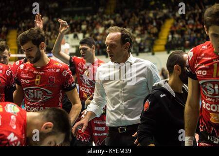 Lorenzo Bernardi coach de la sécurité lors d'un temps Pérouse Conad (Photo par Mairo Cinquetti/Pacific Press) Banque D'Images