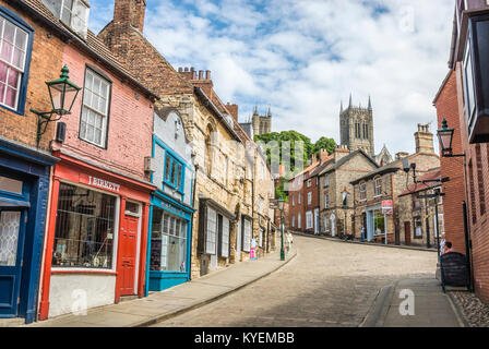 Sentier de Steep Hill qui traverse la vieille ville historique de Lincoln, Lincolnshire, Angleterre Banque D'Images