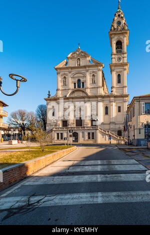 Italie Piémont Santena Piazza della libertà Parrisch Église SS. Pietro e Paolo Banque D'Images