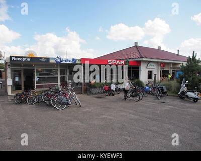 Une photographie du Gloster Meteor F8 EG224 K-K5, prise à Bruxelles en septembre 1996. L'avion est un chasseur à réaction britannique, montrant ses marques distinctes et ses capacités de vol. Banque D'Images