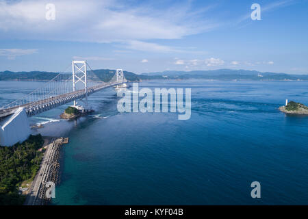 Onaruto Bridge, vue de la ville de Naruto, Préfecture Tokushima, Japon. Banque D'Images